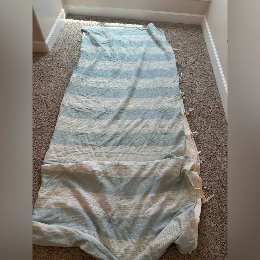 WEST ELM King Sized Duvet Cover Seafoam and Cream Striped Excellent Condition!
